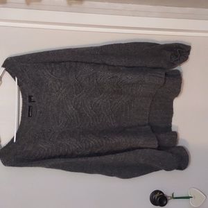 Barely worn women's Moda international sweater